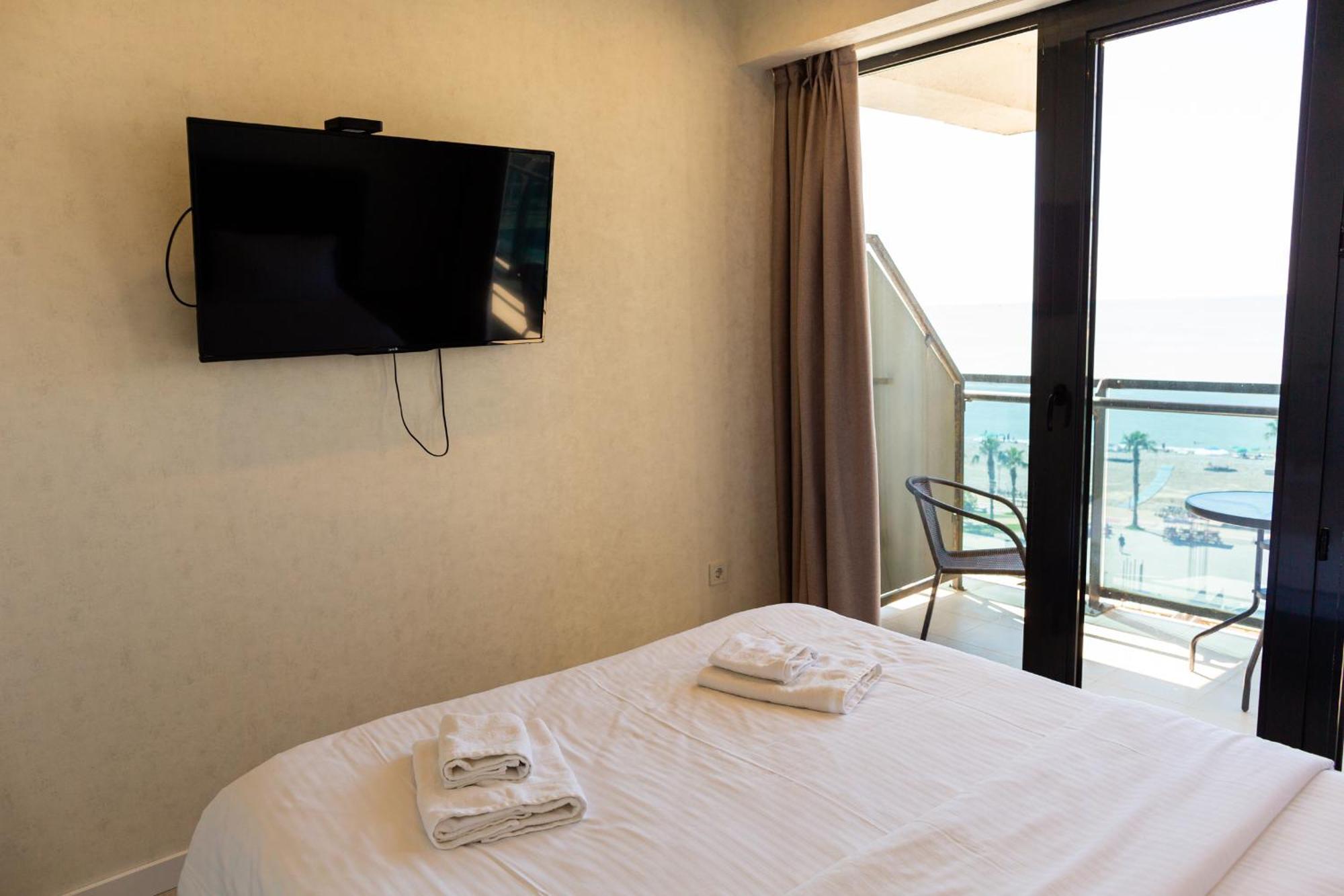 The Spot Apartments - Orbi Beach Tower 巴统 外观 照片